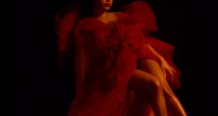 Halle - love… or something like it [E]