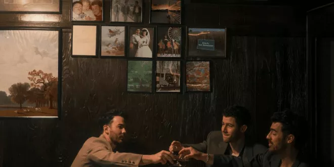 Jonas Brothers - Greetings From Your Hometown