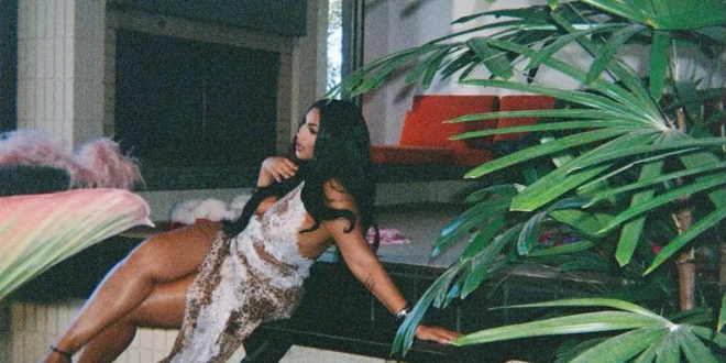 Queen Naija - 30. [E]